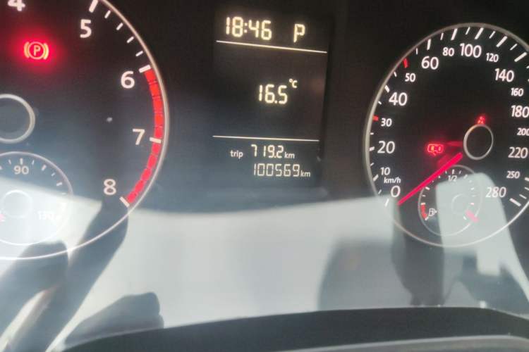 Used Volkswagen Passat 2011 1.8TSI Automatic Prestige Edition Odometer Close Up
