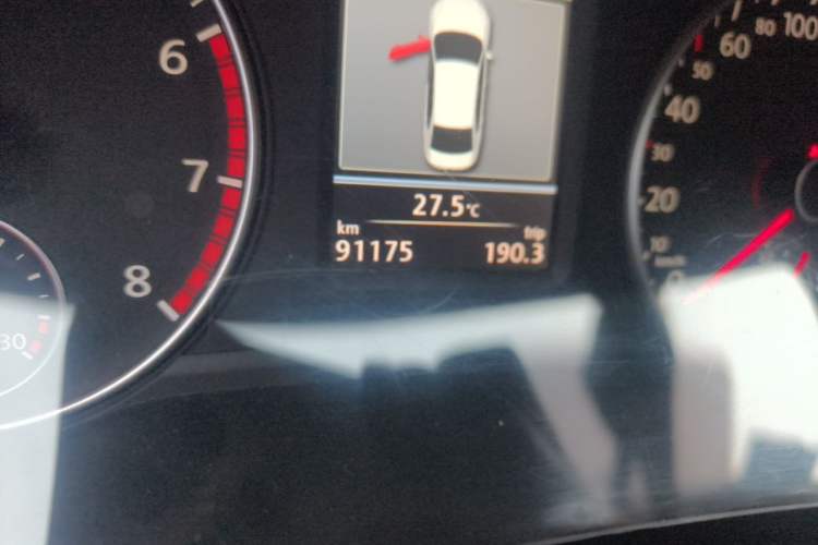 Used Volkswagen Passat 2011 1.8TSI DSG Prestige Edition Odometer Close Up