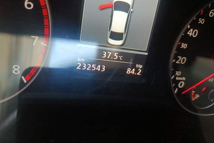 Used Volkswagen Passat 2011 1.8TSI DSG Prestige Edition Odometer Close Up