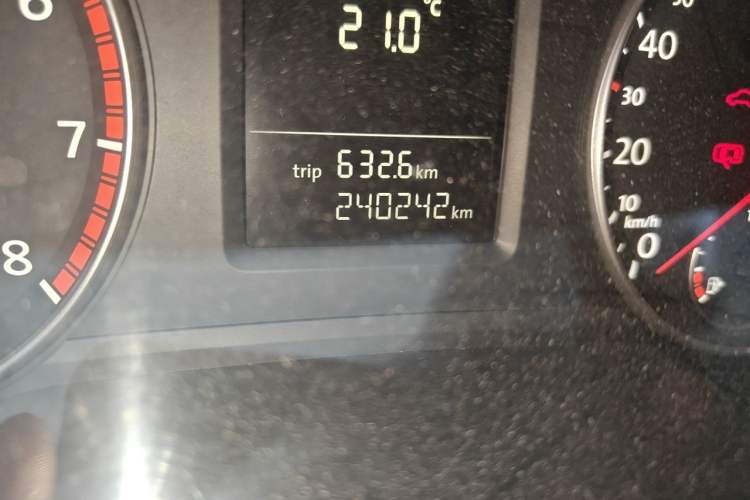 Used Volkswagen Passat 2011 1.8 TSI DSG Prestige Edition Odometer Close Up