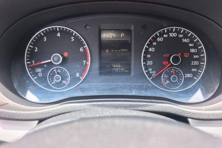 Used Volkswagen Passat 2011 1.8 TSI DSG Prestige Edition Odometer Close Up