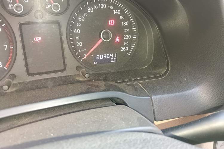 Used Volkswagen Passat 2011 1.8T Manual Luxury Model Odometer Close Up