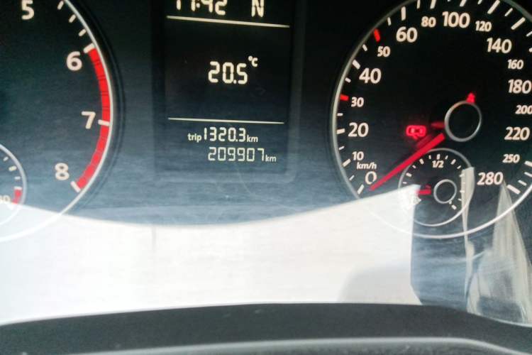 Used Volkswagen Passat 2011 1.8 TSI DSG Prestige Edition Odometer Close Up