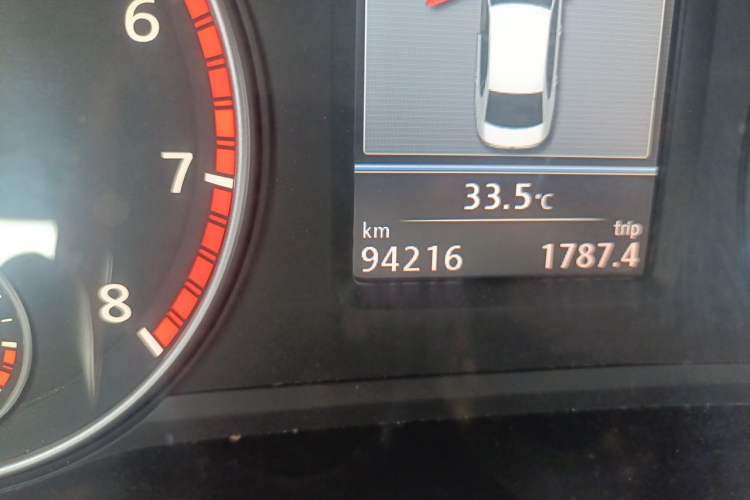 Used Volkswagen Passat 2011 1.8TSI DSG Prestige Edition Odometer Close Up