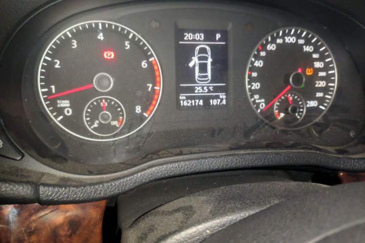 Used Volkswagen Passat 2011 2.0 TSI DSG Premium Edition Odometer Close Up
