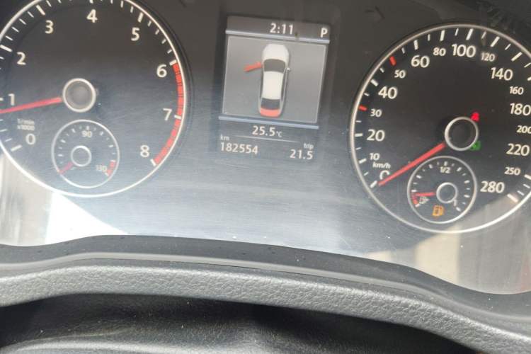 Used Volkswagen Passat 2011 1.8TSI DSG Prestige Edition Odometer Close Up