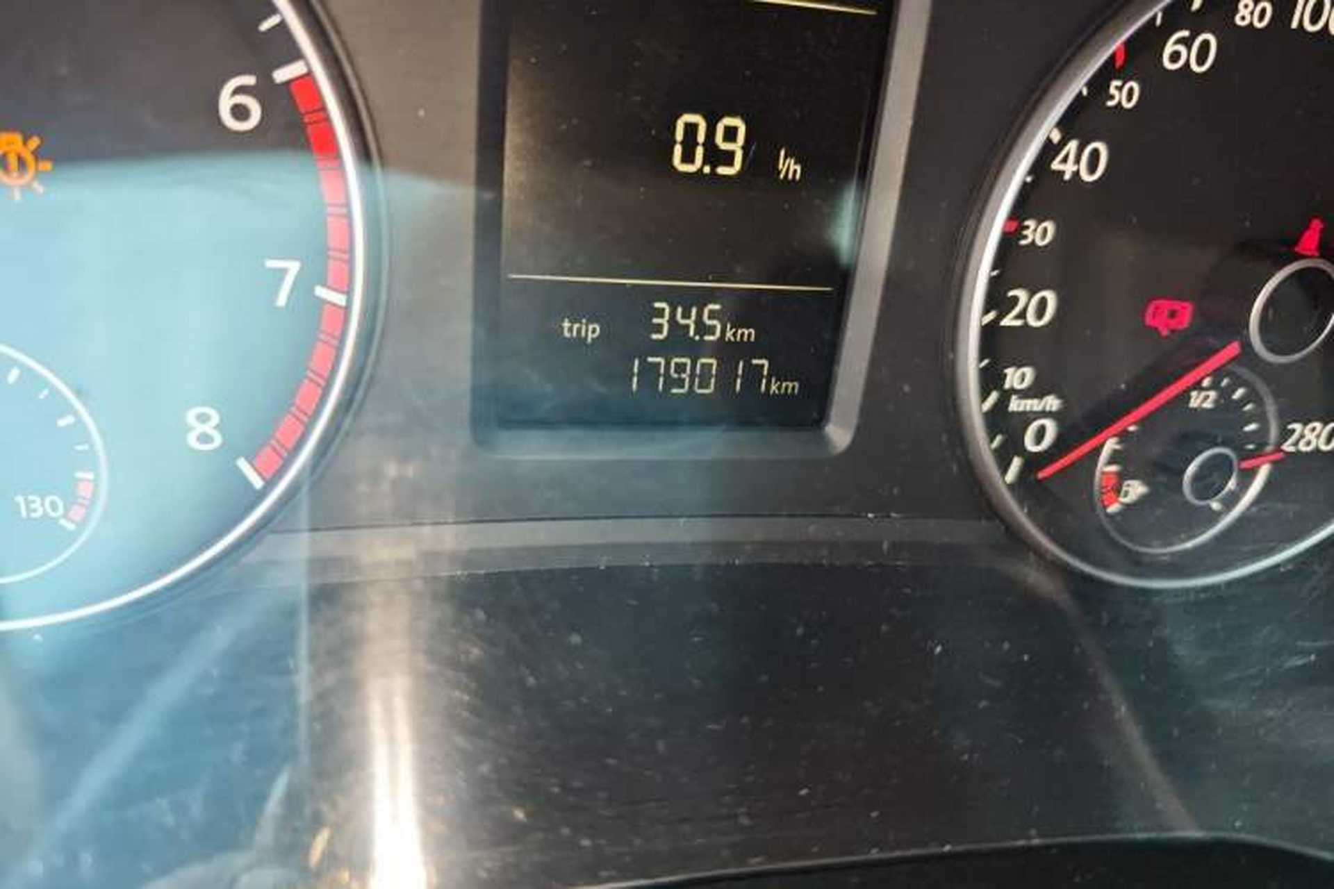 Used Volkswagen Passat 2011 1.4 TSI DSG Prestige Edition Odometer Close Up