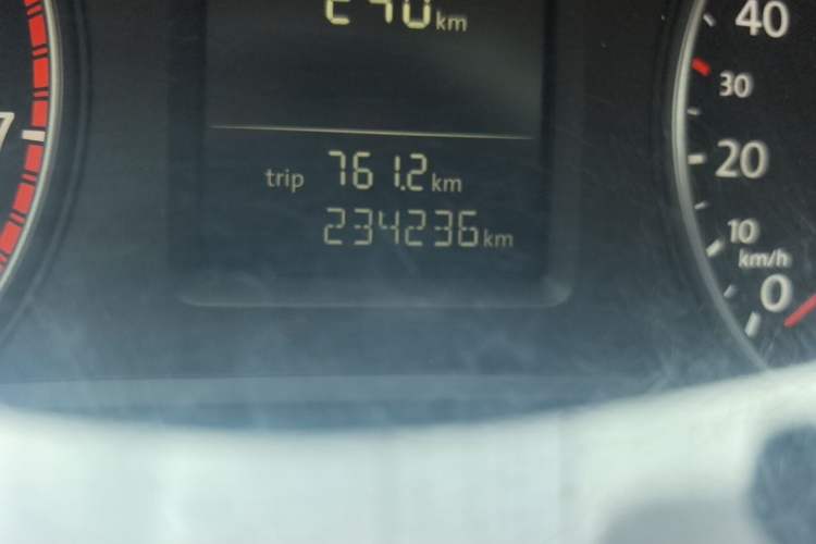 Used Volkswagen Passat 2011 1.8 TSI DSG Prestige Edition Odometer Close Up