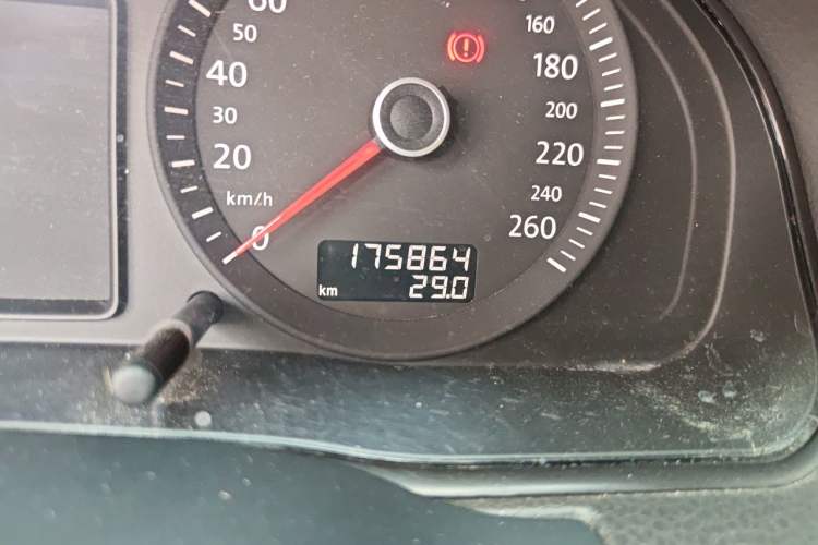 Used Volkswagen Passat 2011 1.8T Manual Luxury Model Odometer Close Up