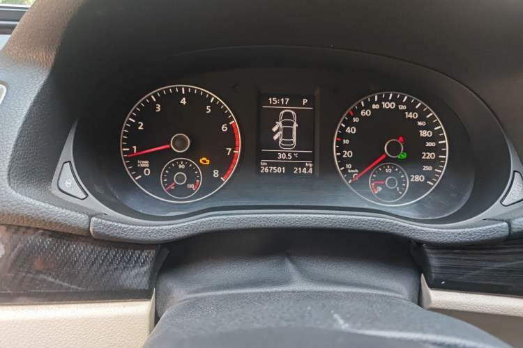 Used Volkswagen Passat 2011 1.8TSI DSG Prestige Edition Odometer Close Up