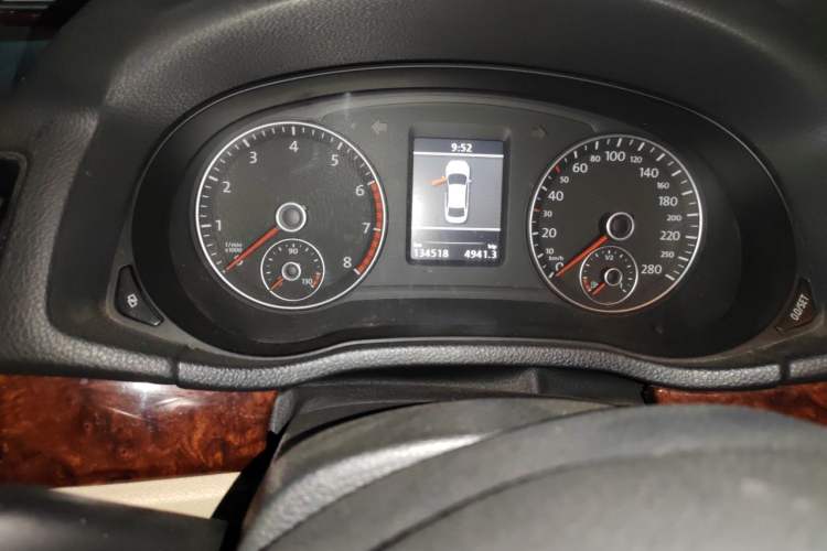 Used Volkswagen Passat 2011 1.8TSI DSG Prestige Edition Odometer Close Up