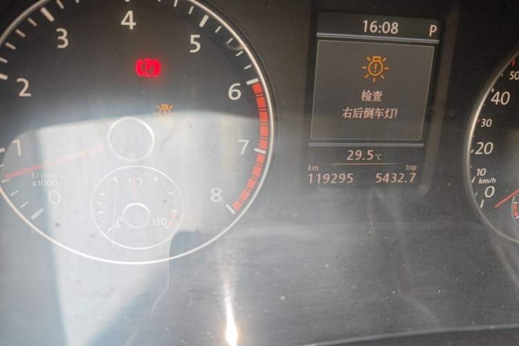 Used Volkswagen Passat 2011 2.0 TSI DSG Ultimate Edition Odometer Close Up