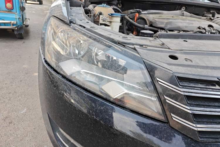 Used Volkswagen Passat 2011 1.8TSI Automatic Prestige Edition Right Front Headlight