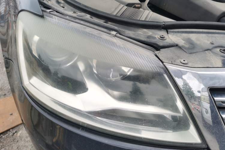Used Volkswagen Passat 2011 2.0L Manual Luxury Version Right Front Headlight