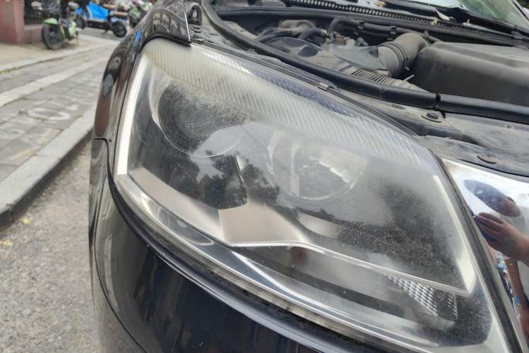 Used Volkswagen Passat 2011 2.0L Manual Luxury Version Right Front Headlight
