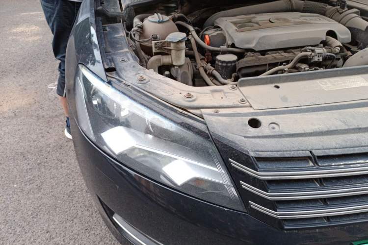 Used Volkswagen Passat 2011 1.8TSI Automatic Prestige Edition Right Front Headlight