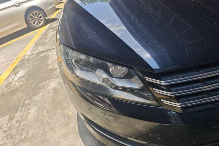 Used Volkswagen Passat 2011 1.8TSI DSG Prestige Edition Right Front Headlight
