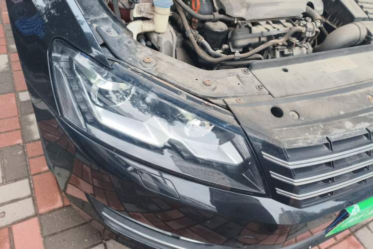 Used Volkswagen Passat 2011 1.8TSI DSG Prestige Edition Right Front Headlight