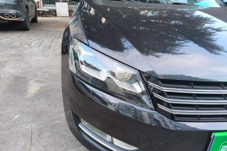 Used Volkswagen Passat 2011 1.8 TSI DSG Ultimate Edition Right Front Headlight