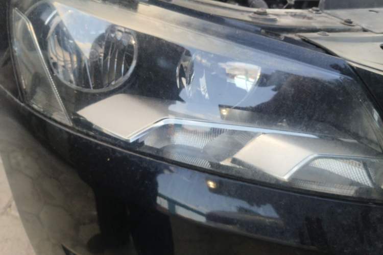 Used Volkswagen Passat 2011 1.4 TSI Manual Luxury Edition Right Front Headlight