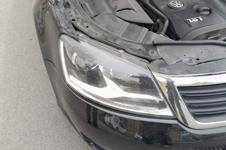 Used Volkswagen Passat 2011 1.8T Automatic Luxury Model Right Front Headlight