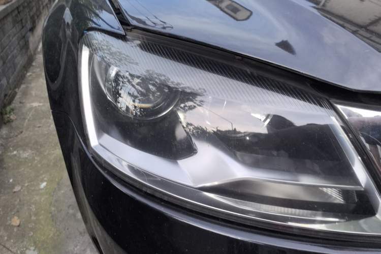 Used Volkswagen Passat 2011 1.8T Automatic Luxury Model Right Front Headlight