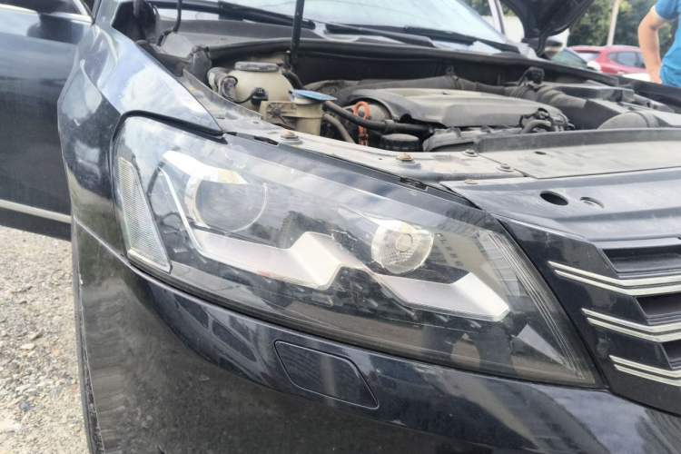 Used Volkswagen Passat 2011 1.8TSI DSG Prestige Edition Right Front Headlight