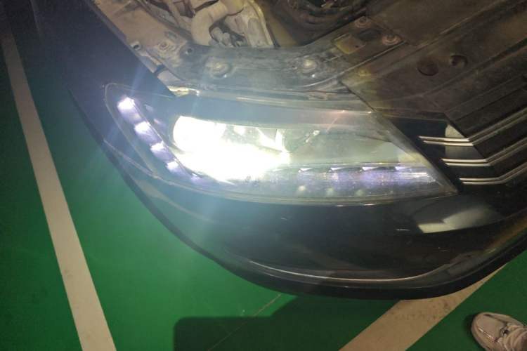 Used Volkswagen Passat 2011 1.8 TSI DSG Prestige Edition Right Front Headlight