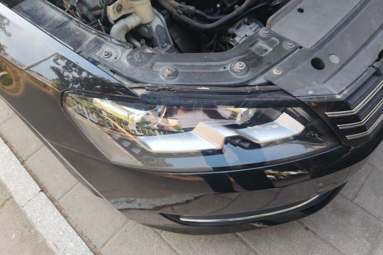Used Volkswagen Passat 2011 1.8TSI Automatic Prestige Edition Right Front Headlight