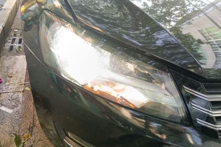 Used Volkswagen Passat 2011 1.8TSI Automatic Prestige Edition Right Front Headlight
