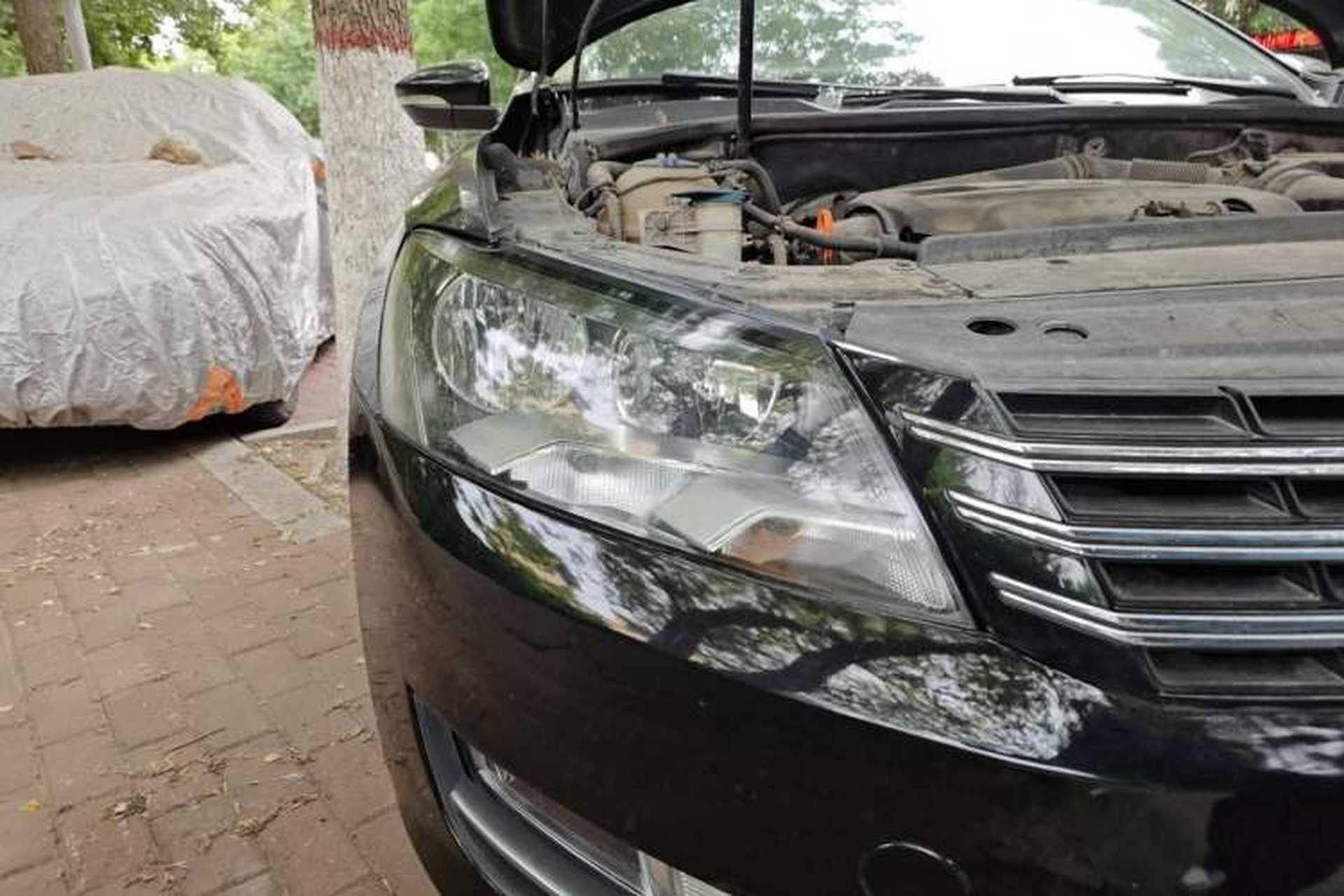 Used Volkswagen Passat 2011 1.8TSI Automatic Prestige Edition Right Front Headlight