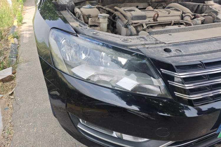Used Volkswagen Passat 2011 1.4 TSI Manual Luxury Edition Right Front Headlight