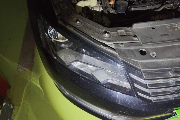 Used Volkswagen Passat 2011 1.8 TSI DSG Prestige Edition Right Front Headlight