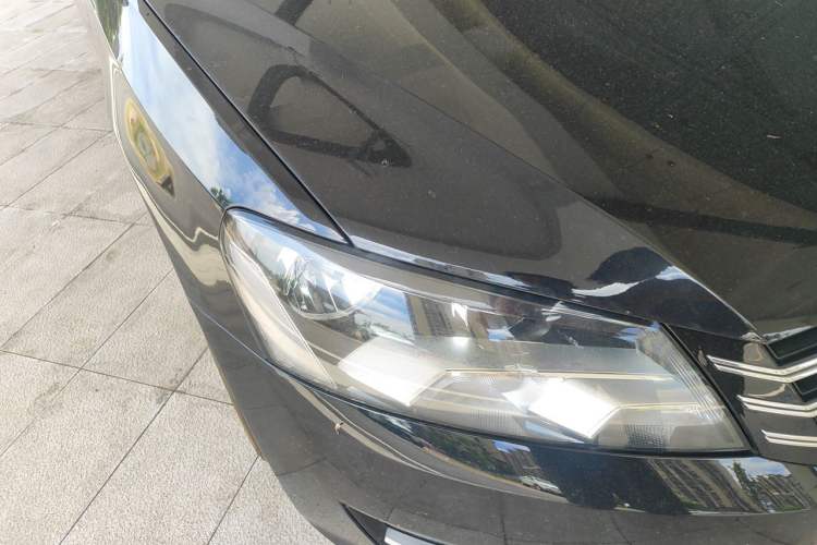 Used Volkswagen Passat 2011 1.8TSI Automatic Prestige Edition Right Front Headlight