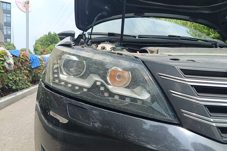 Used Volkswagen Passat 2011 2.0 TSI DSG Ultimate Edition Right Front Headlight