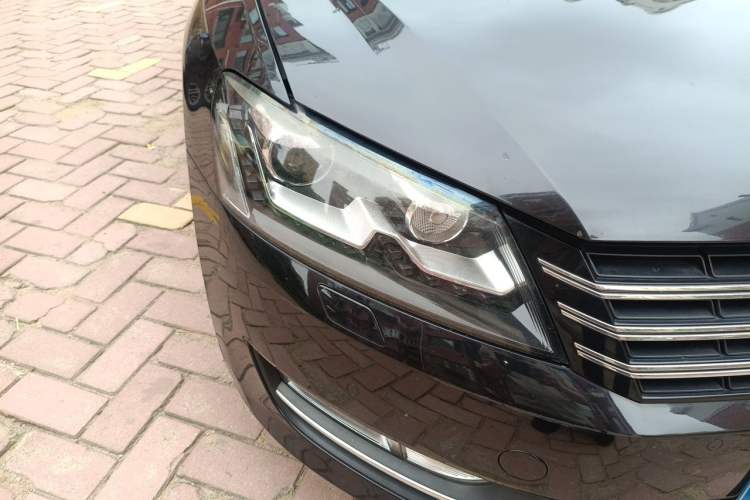 Used Volkswagen Passat 2011 1.8TSI Automatic Prestige Edition Right Front Headlight