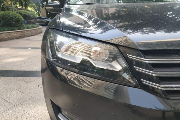 Used Volkswagen Passat 2011 2.0 TSI DSG Ultimate Edition Right Front Headlight