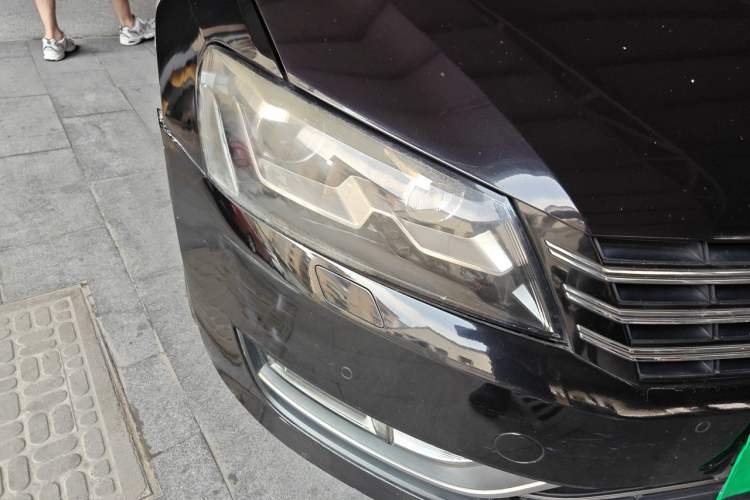Used Volkswagen Passat 2011 2.0 TSI DSG Premium Edition Right Front Headlight