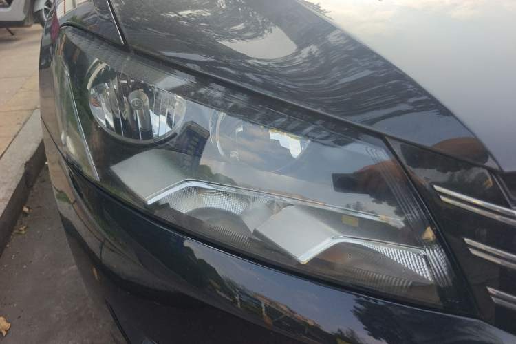 Used Volkswagen Passat 2011 1.4 TSI DSG Prestige Edition Right Front Headlight