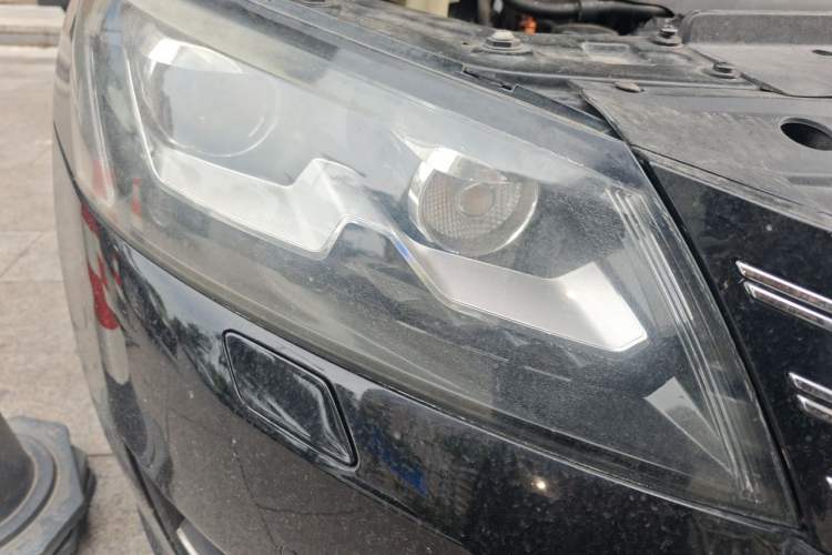 Used Volkswagen Passat 2011 1.8TSI DSG Prestige Edition Right Front Headlight