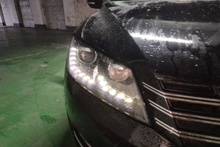 Used Volkswagen Passat 2011 1.8TSI DSG Prestige Edition Right Front Headlight