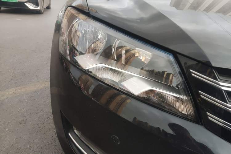 Used Volkswagen Passat 2011 1.8TSI Automatic Prestige Edition Right Front Headlight