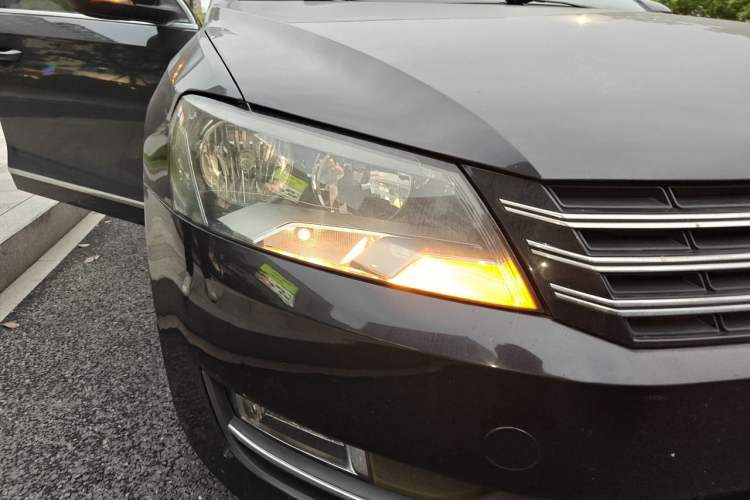Used Volkswagen Passat 2011 1.8 TSI DSG Prestige Edition Right Front Headlight