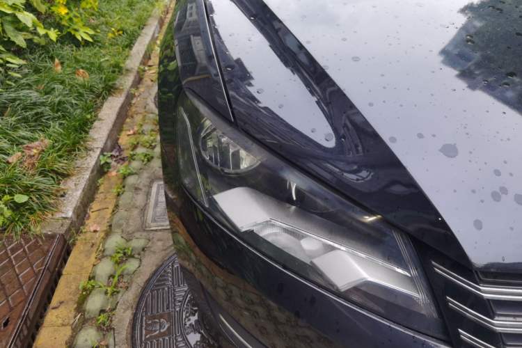 Used Volkswagen Passat 2011 1.8TSI Automatic Prestige Edition Right Front Headlight