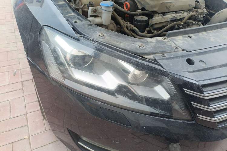 Used Volkswagen Passat 2011 1.8TSI DSG Prestige Edition Right Front Headlight