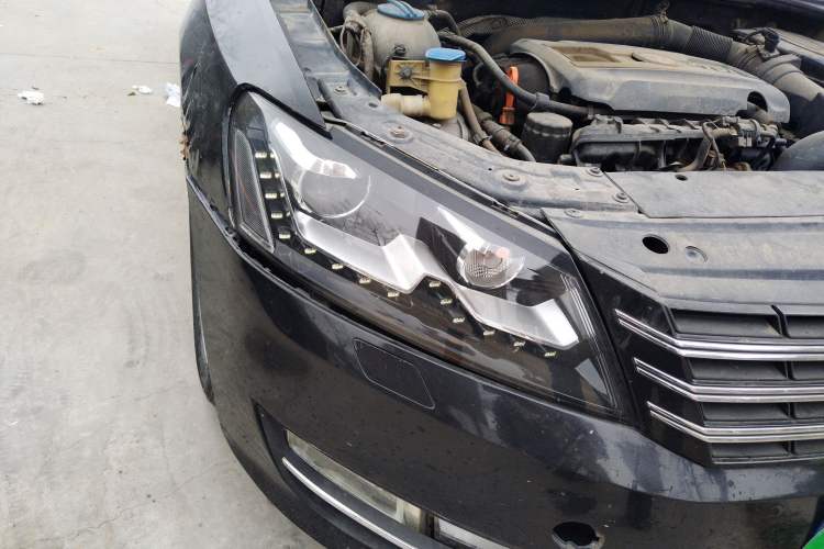 Used Volkswagen Passat 2011 1.8TSI DSG Prestige Edition Right Front Headlight
