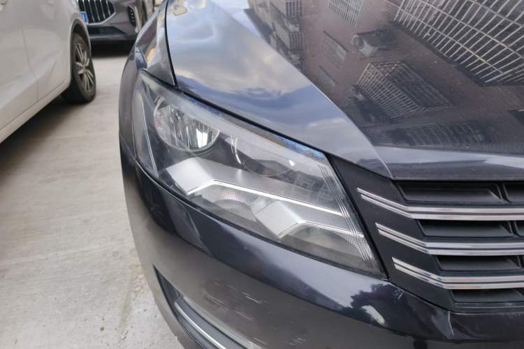 Used Volkswagen Passat 2011 1.8 TSI DSG Prestige Edition Right Front Headlight