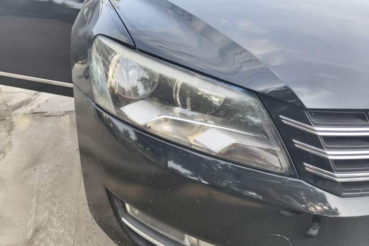Used Volkswagen Passat 2011 1.8TSI Automatic Prestige Edition Right Front Headlight
