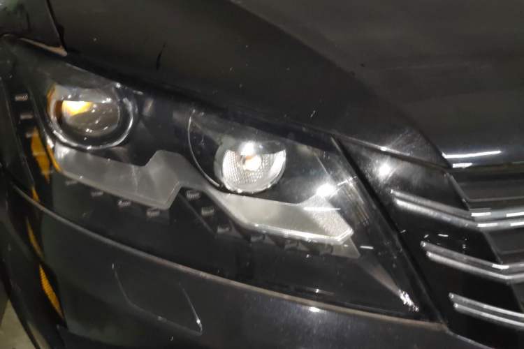 Used Volkswagen Passat 2011 1.8TSI DSG Prestige Edition Right Front Headlight