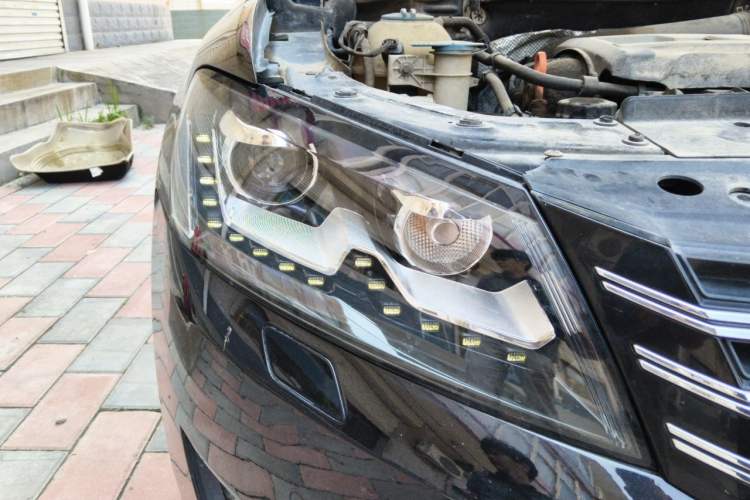 Used Volkswagen Passat 2011 1.8TSI DSG Prestige Edition Right Front Headlight